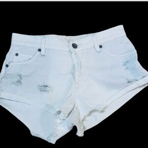 Roxy Pacific Whitedistressed detail. Roxy leather label on back pocket size 24
